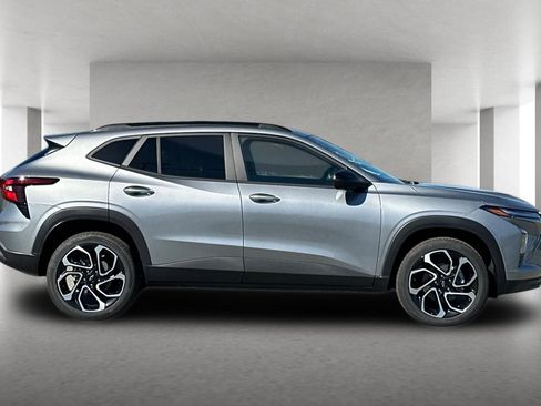 New 2026 Chevrolet Trax RS w/ Driver Confidence Package FWD image 3