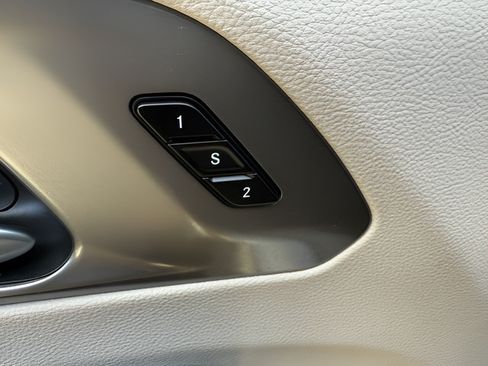 Used 2024 Chrysler Pacifica Touring-L FWD image 23