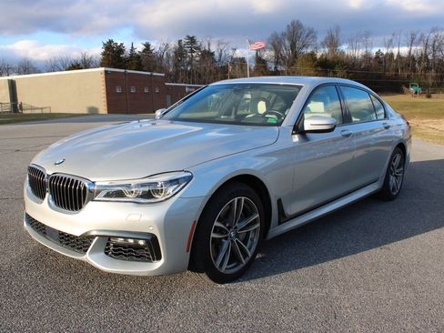 Used 2018 BMW 750i xDrive image 4