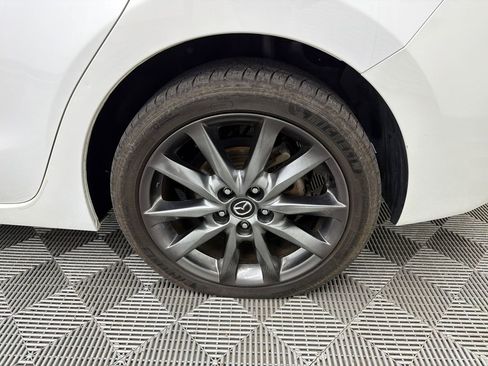 Used 2018 MAZDA MAZDA3 Grand Touring image 19