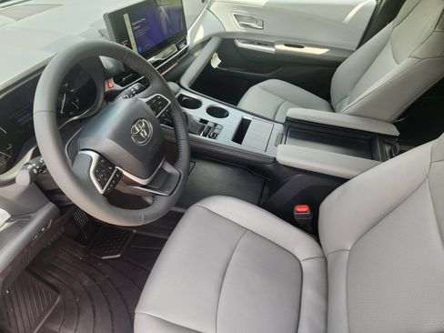 New 2026 Toyota Sienna XLE FWD image 12