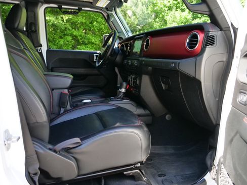 Used 2019 Jeep Wrangler Unlimited Rubicon AWD/4WD image 37