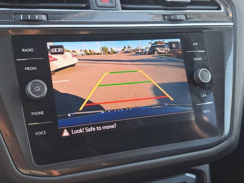 Used 2022 Volkswagen Tiguan SE image 17