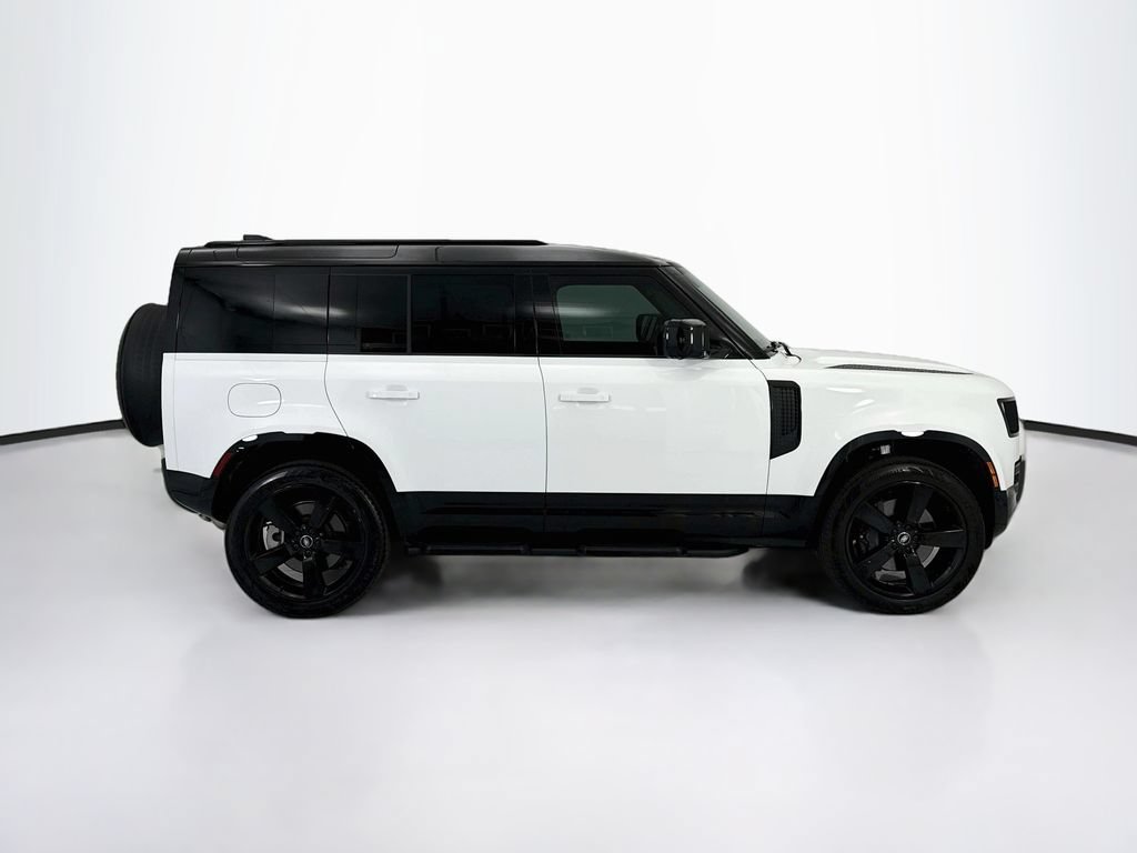 Used 2025 Land Rover Defender 110 X-Dynamic SE AWD/4WD image 4