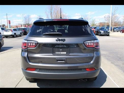 Used 2019 Jeep Compass Latitude FWD image 8