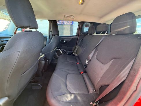 Used 2016 Jeep Renegade Latitude AWD/4WD image 14