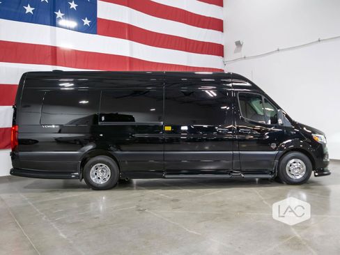 Used 2024 Mercedes-Benz Sprinter 3500 image 7