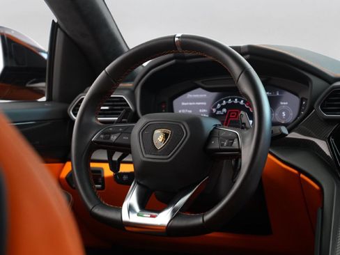 Used 2022 Lamborghini Urus AWD/4WD image 30