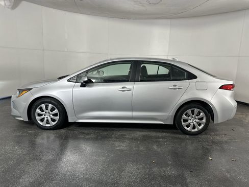 Used 2023 Toyota Corolla LE image 5
