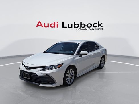 Used 2022 Toyota Camry LE FWD image 3