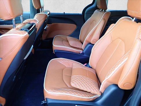 New 2026 Chrysler Pacifica Pinnacle image 10