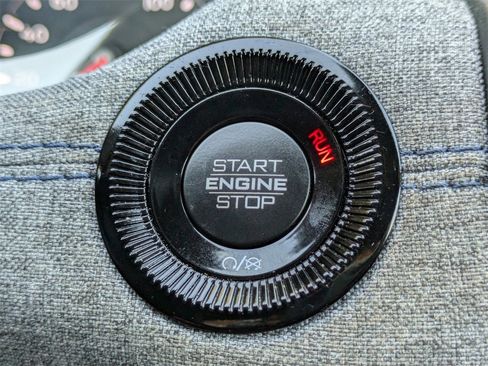 Used 2025 Jeep Compass Latitude image 30