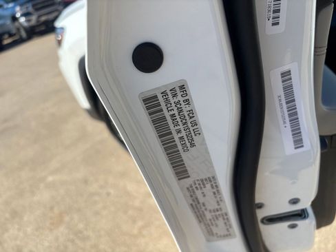 Used 2025 Jeep Compass Limited image 30