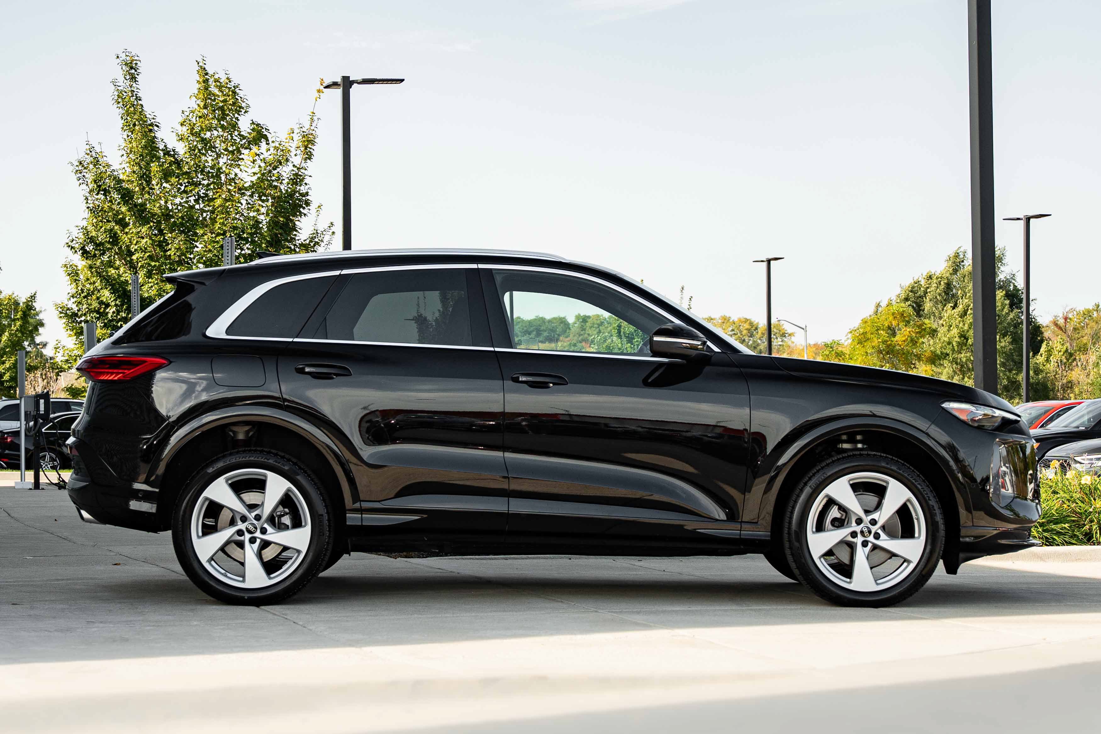 Certified 2025 Audi Q5 Premium Plus AWD/4WD image 3