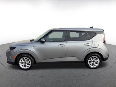 Used 2025 Kia Soul LX w/ LX Technology Package FWD image 9