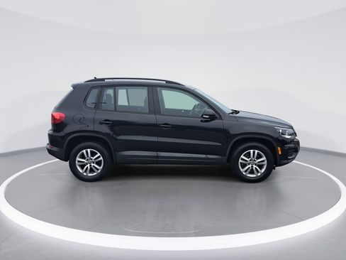 Used 2015 Volkswagen Tiguan S image 2