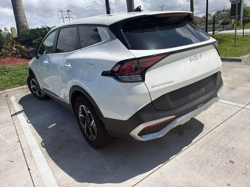 Used 2023 Kia Sportage LX image 4