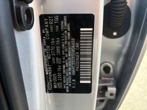 Used 2025 Hyundai Venue SEL image 30