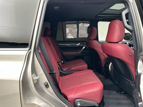 Used 2023 Lexus GX 460 Premium w/ Accessory Package AWD/4WD image 19