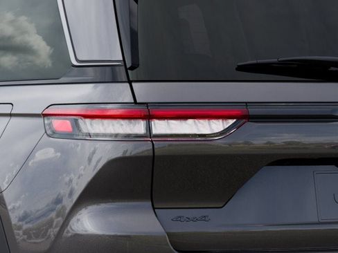 New 2026 Jeep Grand Cherokee Altitude image 9