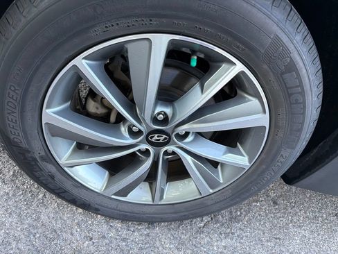 Used 2019 Hyundai Santa Fe SEL AWD/4WD image 4