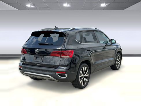 Used 2023 Volkswagen Taos SE AWD/4WD image 9