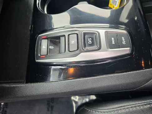 Used 2020 Honda Pilot Touring image 13