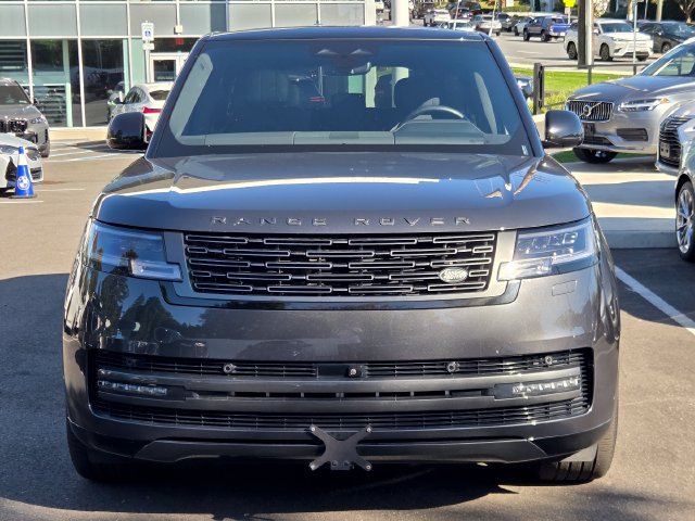 Used 2025 Land Rover Range Rover SE AWD/4WD image 2