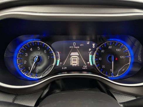 Used 2024 Chrysler Pacifica Touring-L FWD image 19