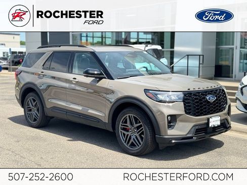 New 2026 Ford Explorer ST-Line w/ ST-Line Street Pack AWD/4WD image 1