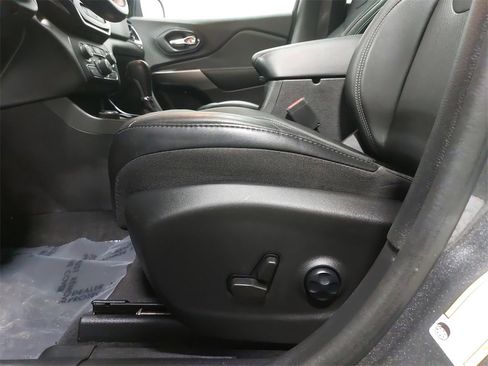 Used 2021 Jeep Cherokee Limited image 67