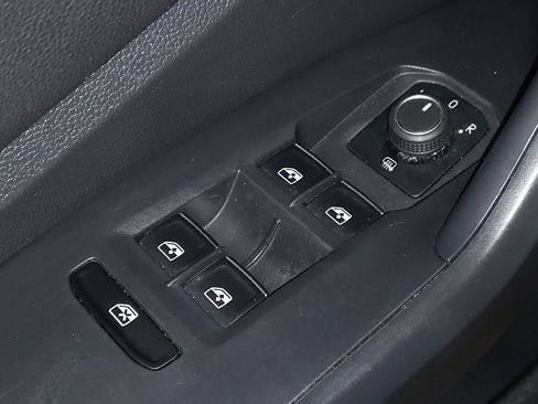 Used 2024 Volkswagen Jetta SE image 27