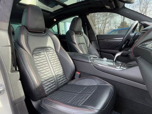 Used 2022 Maserati Levante Trofeo image 23