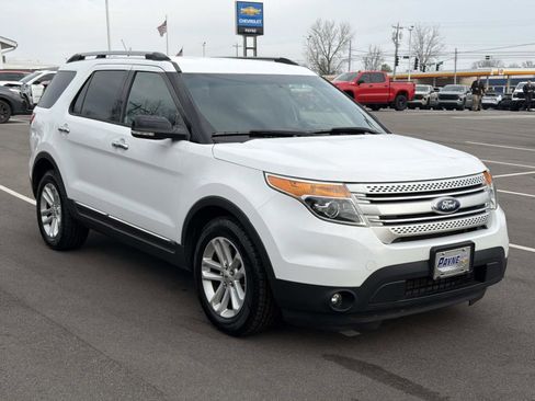 Used 2015 Ford Explorer XLT image 1