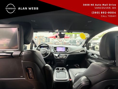 Used 2022 Chrysler Pacifica Touring-L w/ Uconnect Theater Family Group FWD image 15