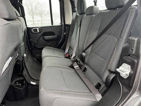 Used 2024 Jeep Gladiator Sport image 19