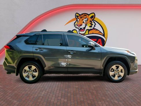 Used 2025 Toyota RAV4 XLE w/ Convenience Package AWD/4WD image 4