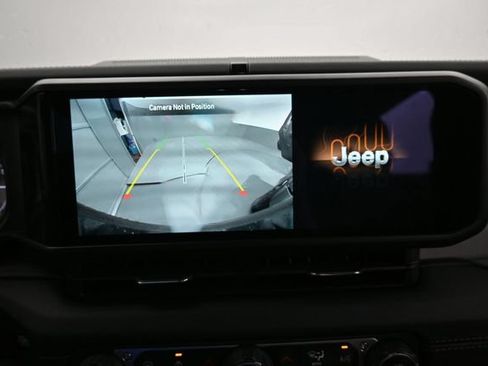 Used 2025 Jeep Wrangler Unlimited Sahara AWD/4WD image 19