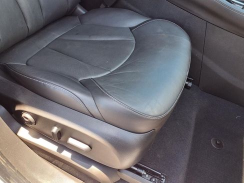 Used 2019 Buick Envision Essence FWD image 18