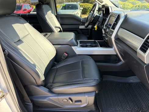 Used 2020 Ford F250 Lariat w/ Chrome Package image 17