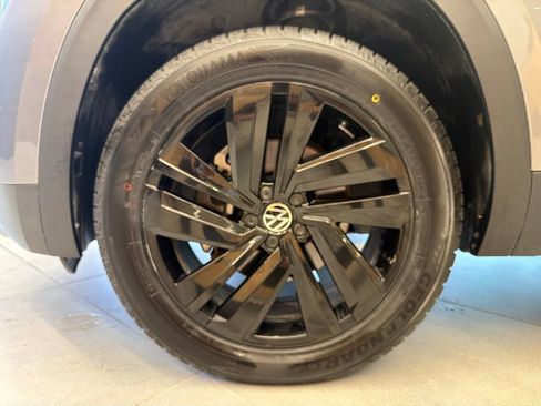 Used 2022 Volkswagen Atlas Cross Sport SE w/ Black Wheel Package AWD/4WD image 53