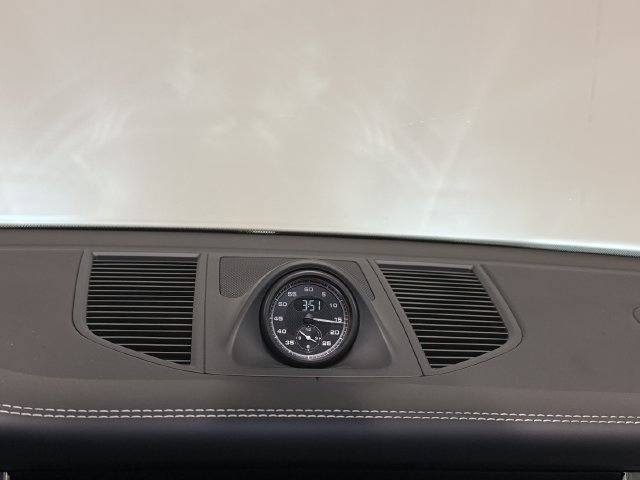 Certified 2026 Porsche Macan Turbo AWD/4WD image 18