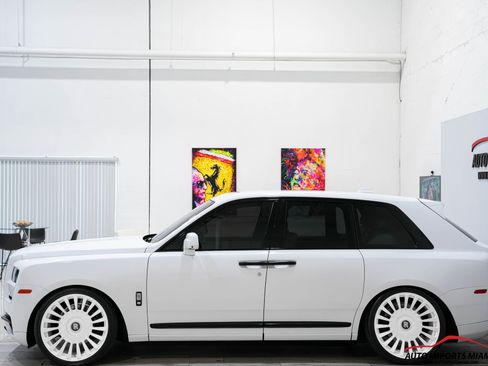 Used 2022 Rolls-Royce Cullinan image 18