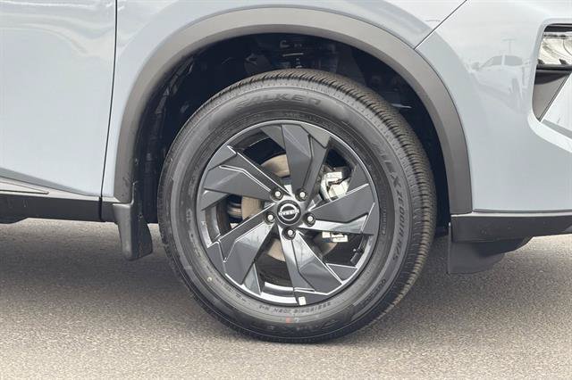 New 2026 Nissan Rogue SV FWD image 32