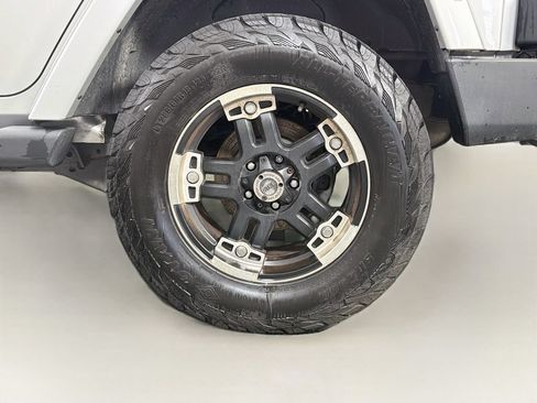 Used 2012 Jeep Wrangler Unlimited Sahara w/ Connectivity Group AWD/4WD image 29