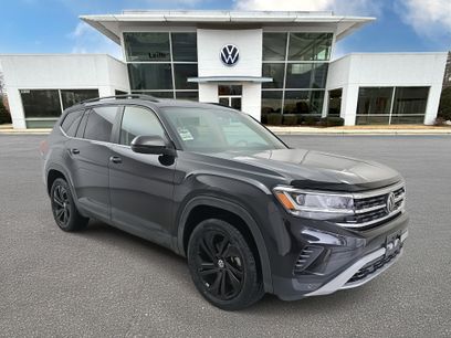 Certified 2022 Volkswagen Atlas SE w/ Black Wheel Package