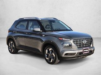 Used 2025 Hyundai Venue SEL FWD video 3