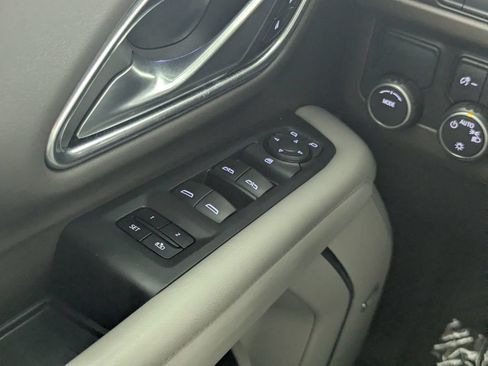 Used 2022 Chevrolet Suburban LT RWD image 17