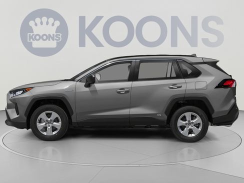 Used 2022 Toyota RAV4 LE AWD/4WD image 4