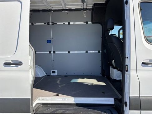 Used 2025 Mercedes-Benz Sprinter 2500 image 29